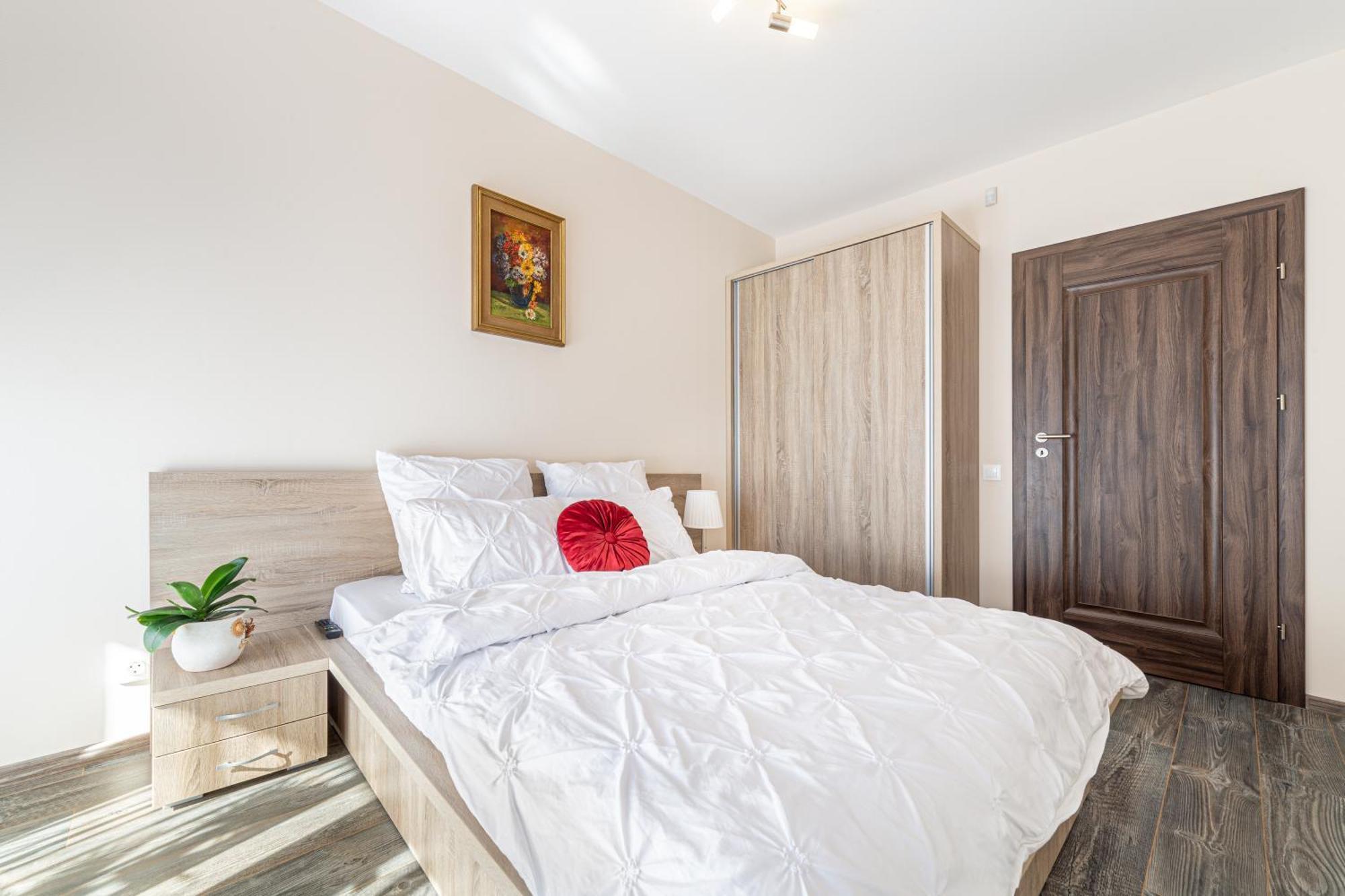 Ari - Ared Luxurious Apartments With Balcony & Free Parking アラド エクステリア 写真